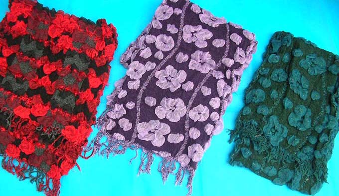 bumpy-bubble-scarf-shawl-04d