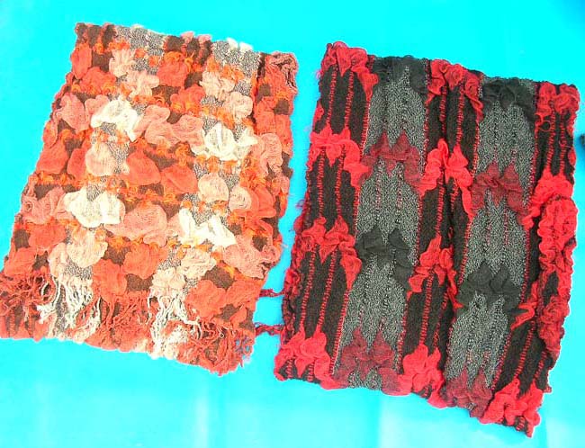 bumpy-bubble-scarf-shawl-05a