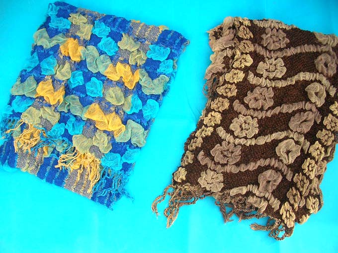 bumpy-bubble-scarf-shawl-05c