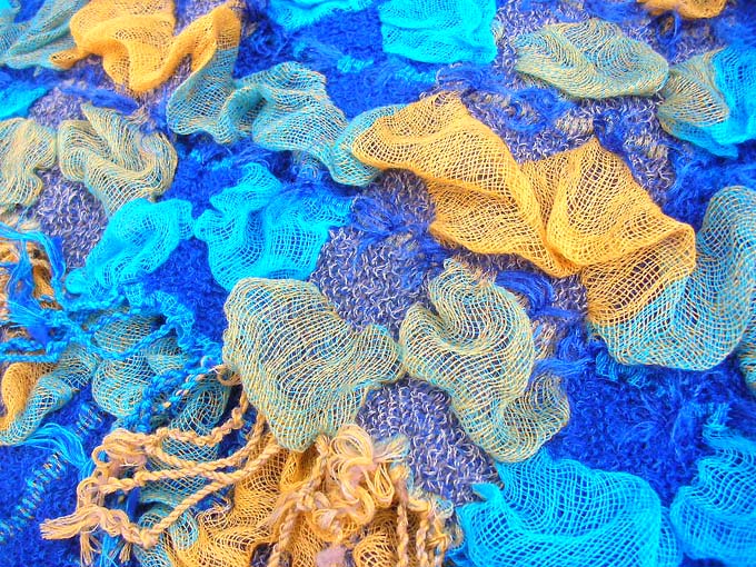 bumpy-bubble-scarf-shawl-05d