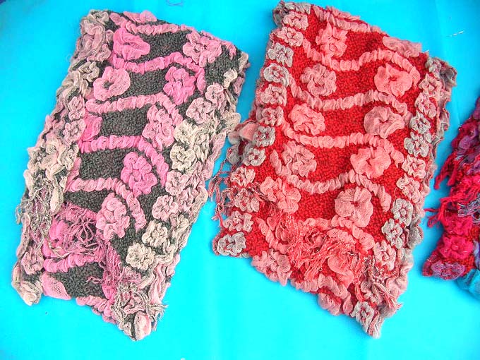 bumpy-bubble-scarf-shawl-06a