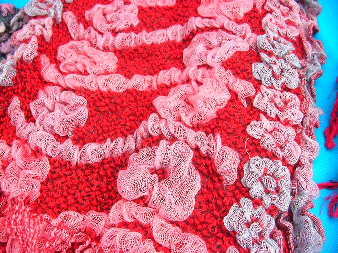 bumpy-bubble-scarf-shawl-06c