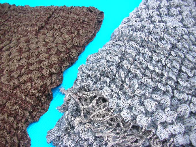 bumpy-bubble-scarf-shawl-07b