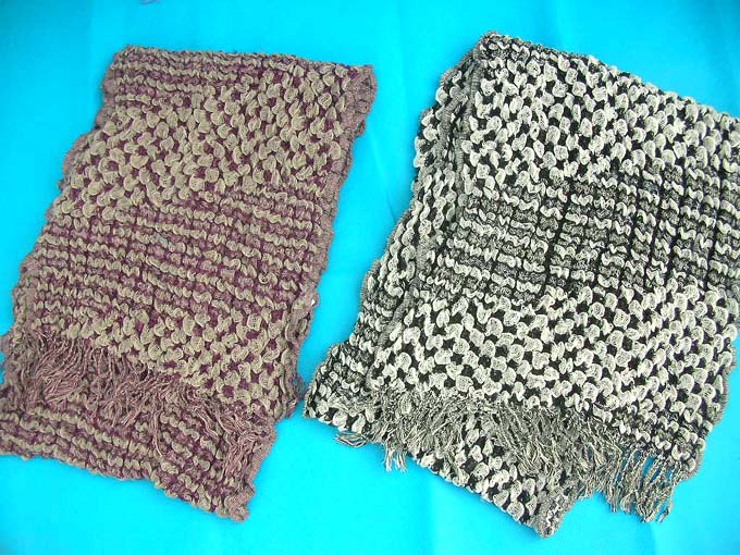bumpy-bubble-scarf-shawl-07d