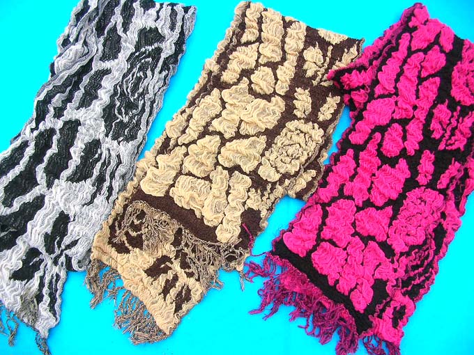 bumpy-bubble-scarf-shawl-08a