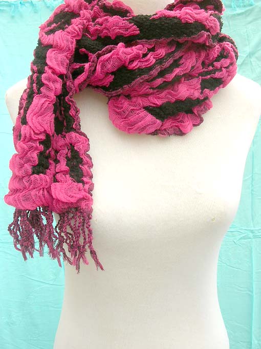 bumpy-bubble-scarf-shawl-08e