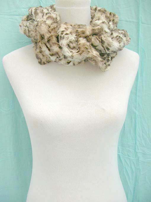faux-animal-fur-scarf-1e-fuzzy-neckwarmers