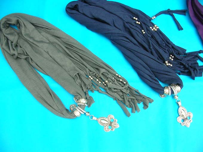 jewelry-scarf-necklace-1a-fleur-de-lys-quebec-pendant