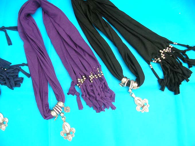 jewelry-scarf-necklace-1b-fleur-de-lys-quebec-pendant