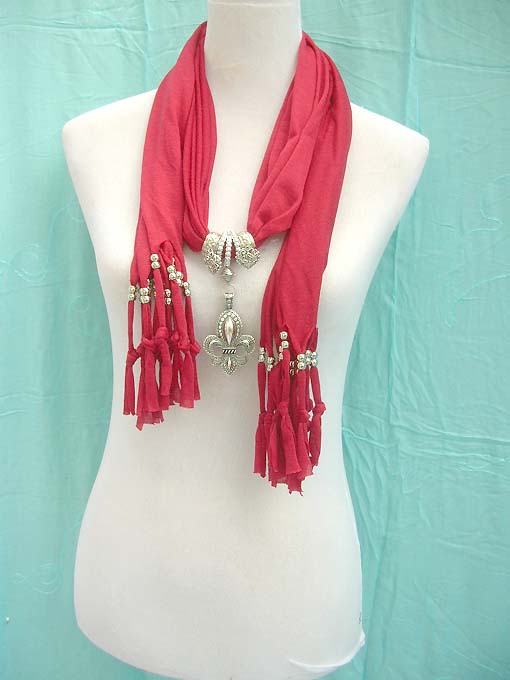 jewelry-scarf-necklace-1c-fleur-de-lys-quebec-pendant