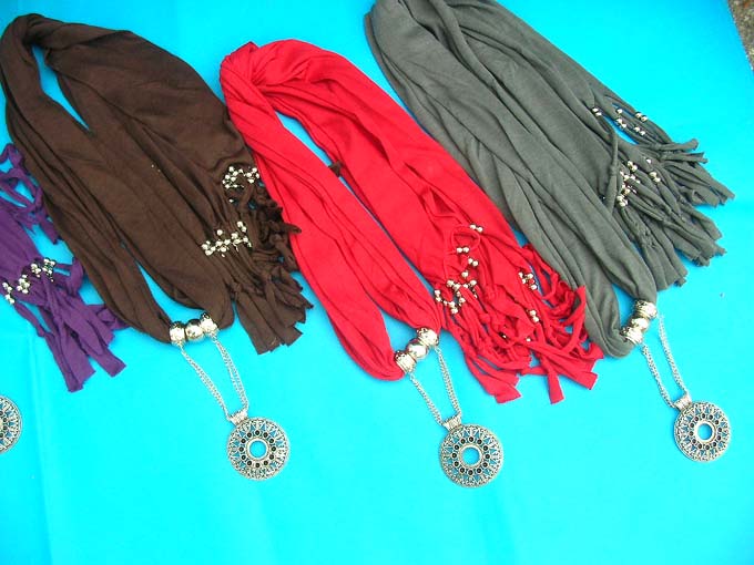 jewelry-scarf-necklace-2b-chain-filigree-cutout-circle-pendant