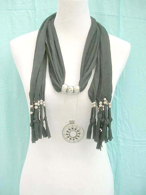 jewelry-scarf-necklace-2e-chain-filigree-cutout-circle-pendant