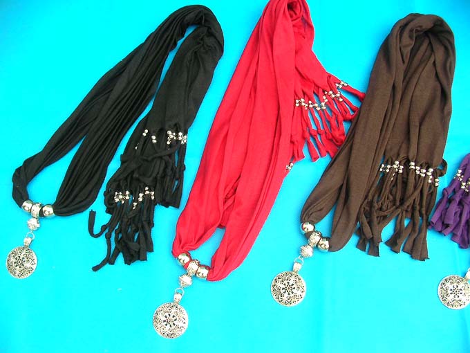 jewelry-scarf-necklace-3cfiligree-cutout-circle-pendant