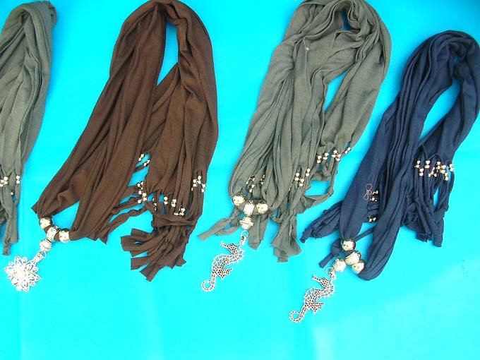 jewelry-scarf-necklace-4bflower-seahorse-pendants