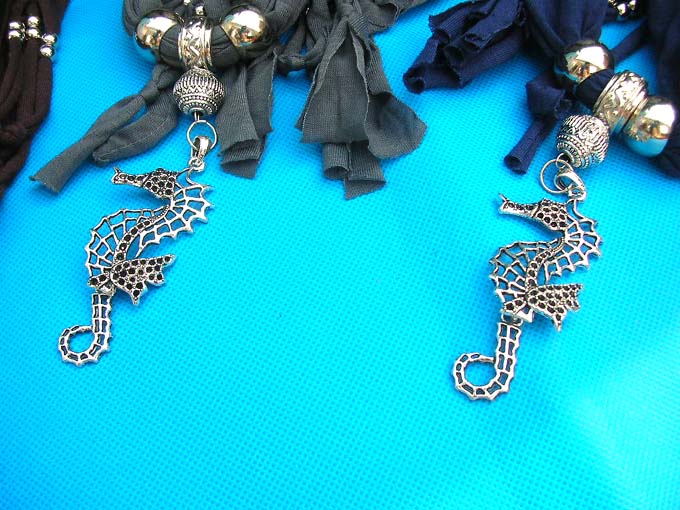 jewelry-scarf-necklace-4cflower-seahorse-pendants