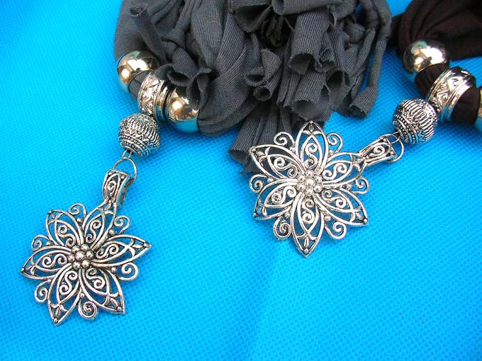 jewelry-scarf-necklace-4dflower-seahorse-pendants