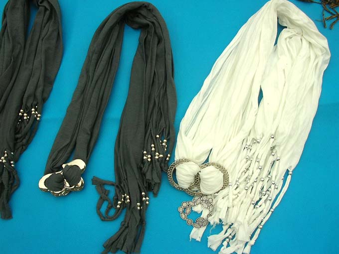jewelry-scarf-necklace-6b-rose-mixed-pendant