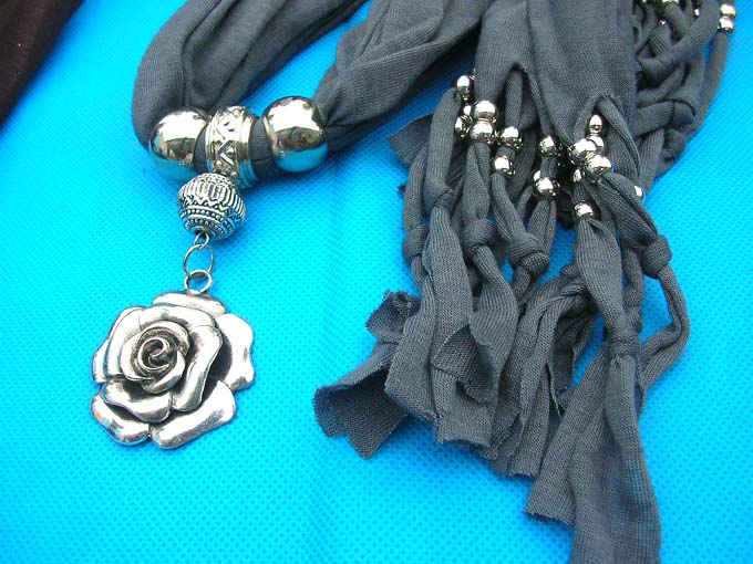 jewelry-scarf-necklace-6e-rose-mixed-pendant