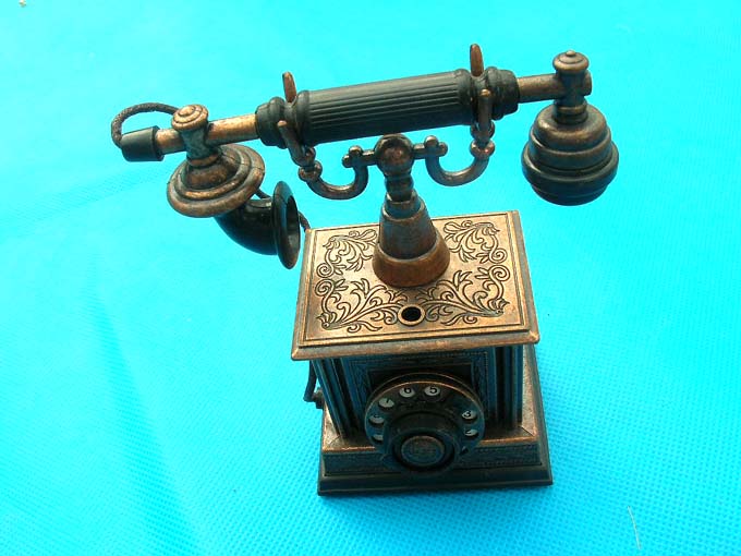 retro-phone-design-lighter-1