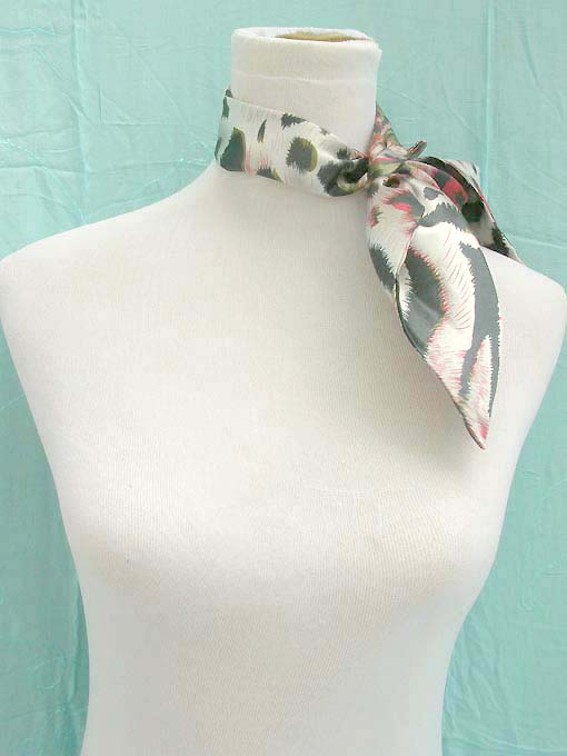 satin-butterfly-neck-scarf-2d
