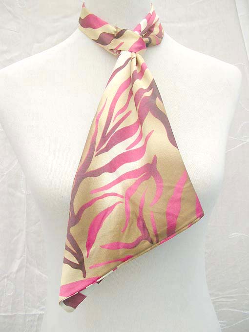 satin-butterfly-neck-scarf-2e