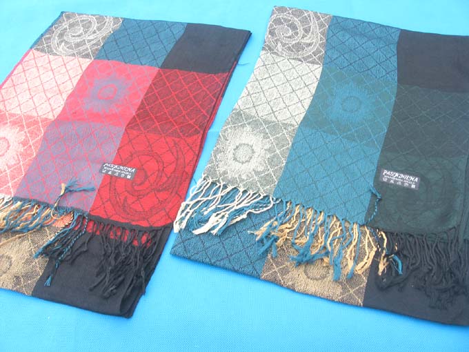 grid-fashion-scarves-327d