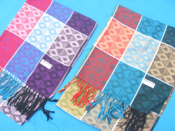 grid-stoles-shawls-338e