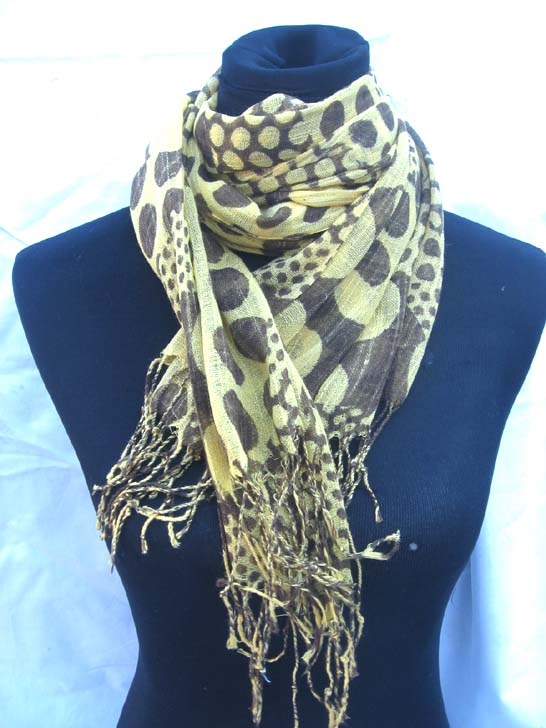 light-thin-pashmina-large-dots-370c