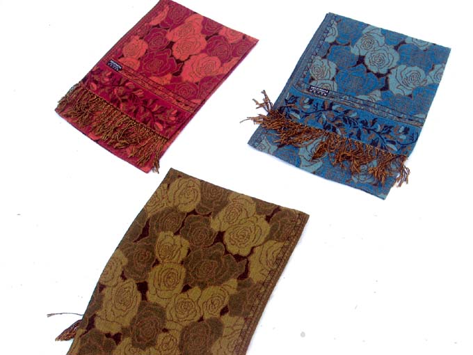 roses-ladys-shawls-386e