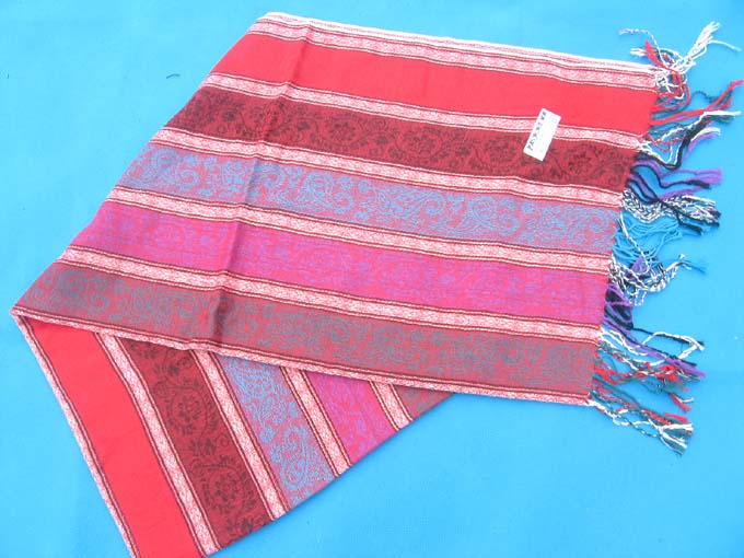 strip-stoles-scarves-337a