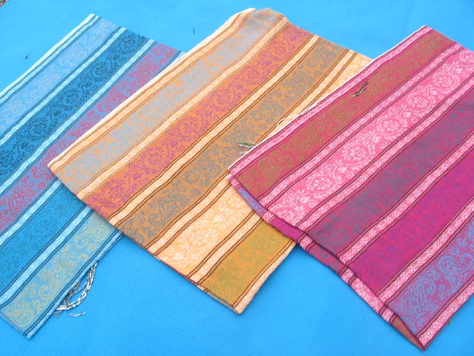 strip-stoles-scarves-337d