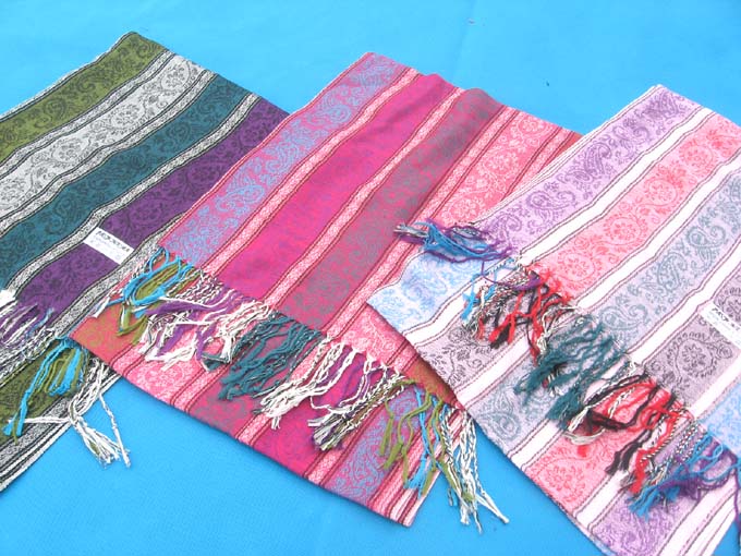 strip-stoles-scarves-337e