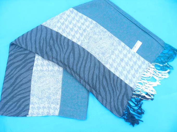 strip-wraps-shawls-364a