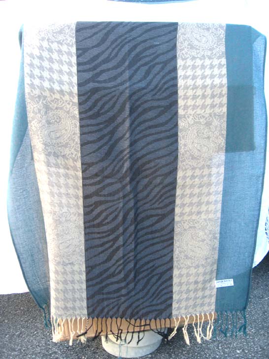 strip-wraps-shawls-364d