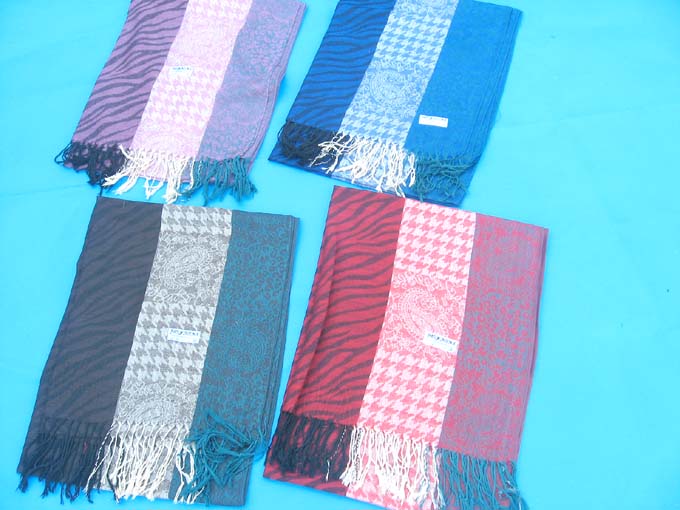 strip-wraps-shawls-364f