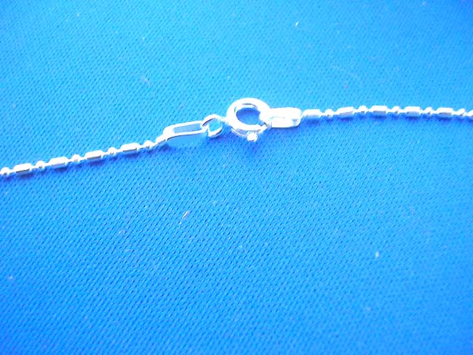 silver-necklace-01m