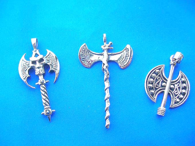 sword-bronze-pendant