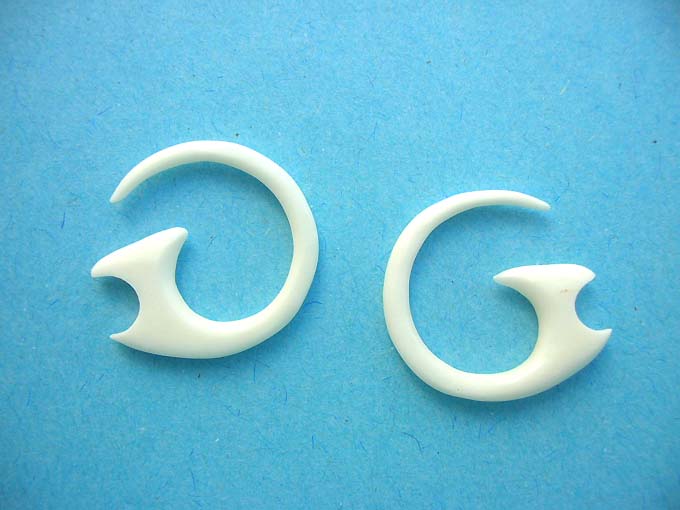 bone-earring-1204
