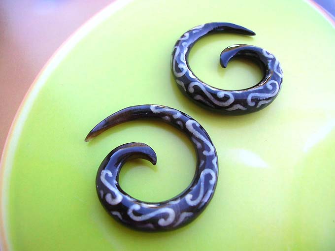 horn-earring-1108