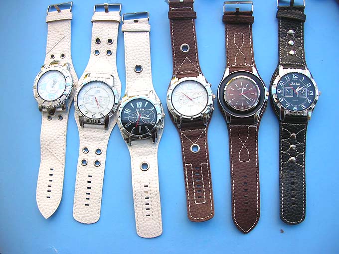wide-band-large-face-watch100d