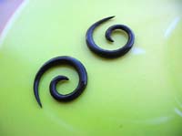 E shape designer theme horn earring