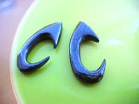 Cut out water-drop horn earring