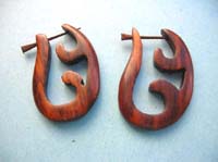 U shape gecko stick wooden earring