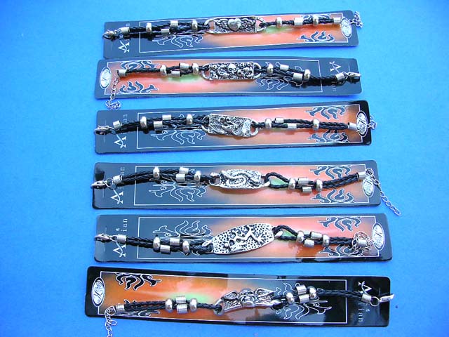 gothic-leather-bracelet-10a