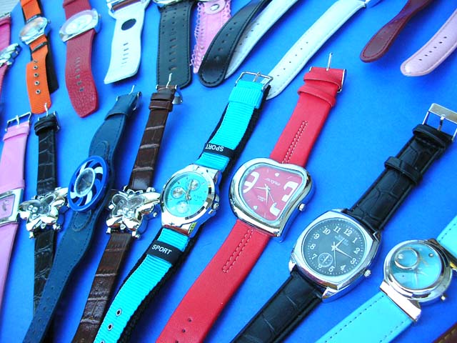 lady-watches-18e