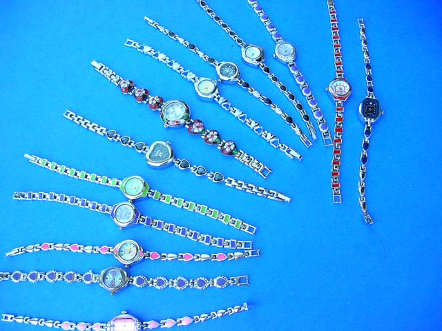 lady-watches-20a