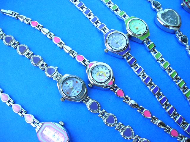 lady-watches-20c
