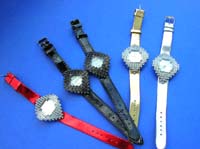 Crafted cube shaped diamond clock frame on ladies hot style watch 