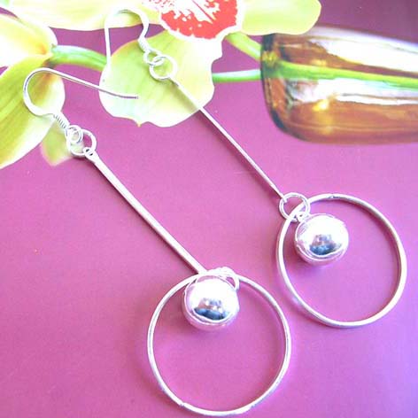 Fashion jewelry import outlet - Circular frame holding silver ball of 925.sterling silver fish hook earring 
