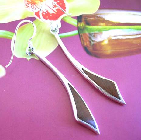 Wholesale jewelry dealer -Elongated, sharp edged rain drop earrings made from 925.sterling